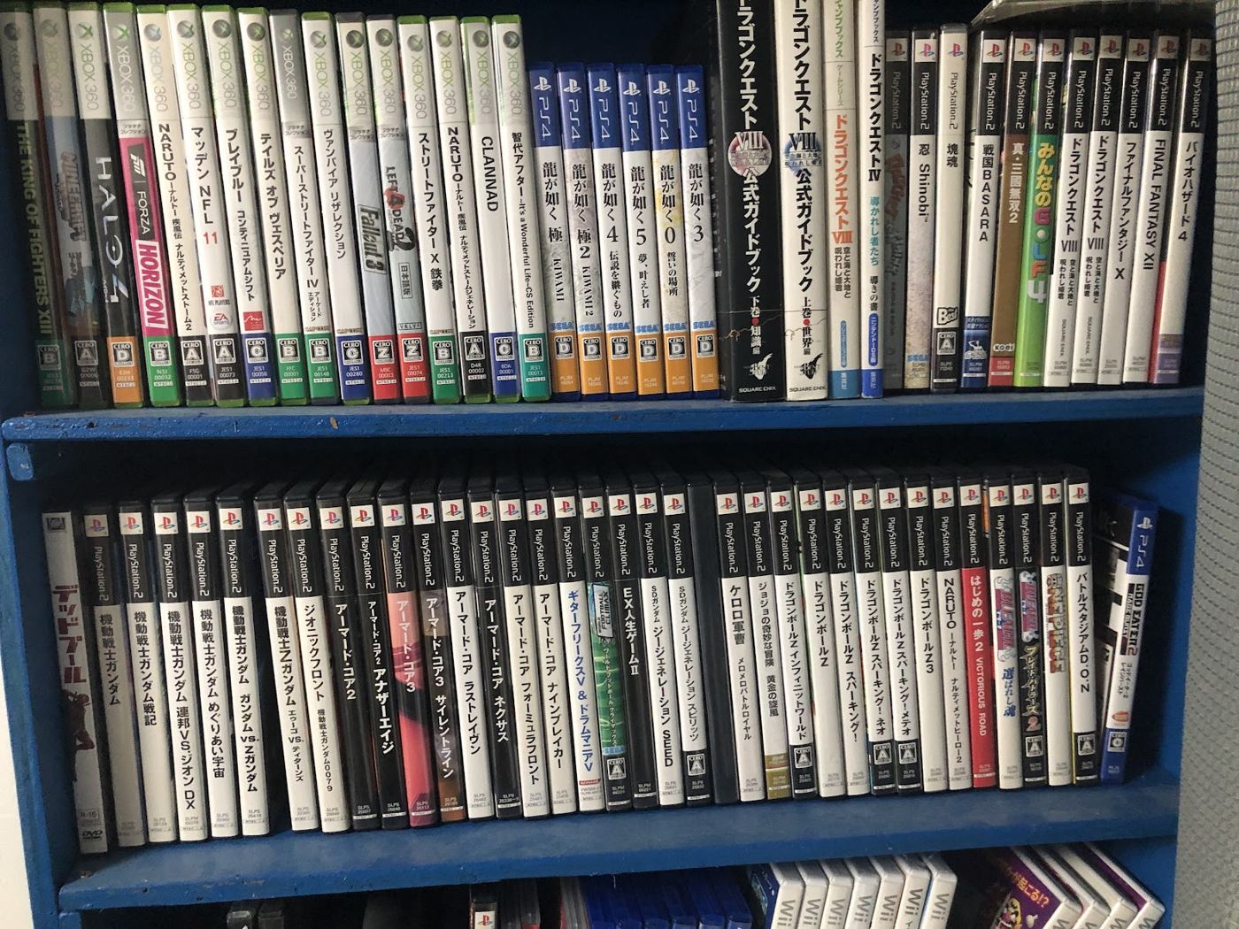 ゲームソフトが並ぶ棚