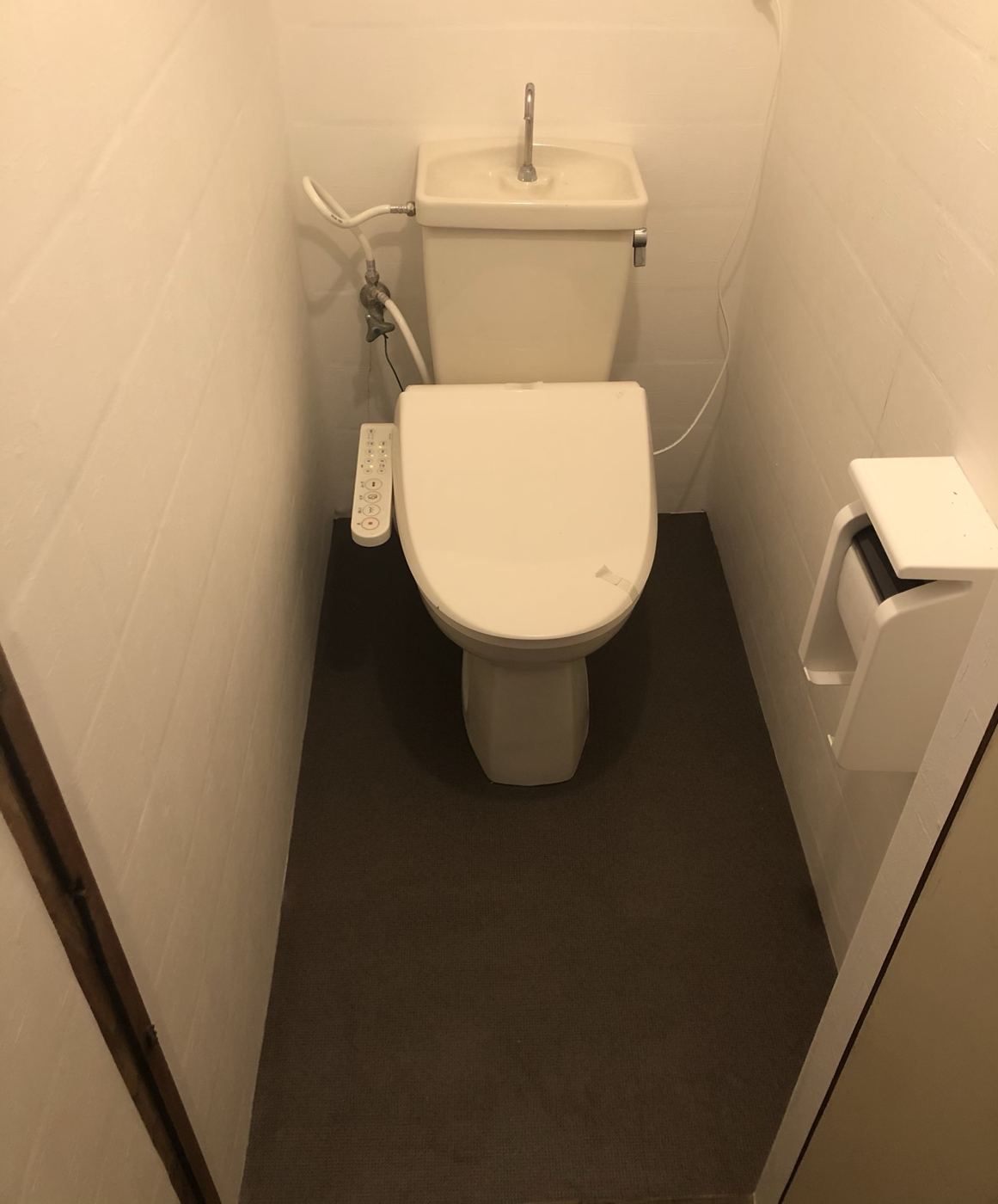 ウォシュレット付きのトイレ